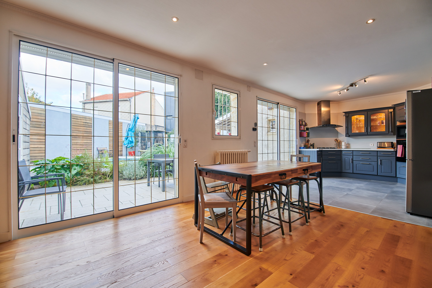 BEGLES MAISON PIERRE 163 M2 PISCINE JARDIN GARAGE
