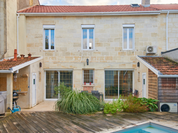 BEGLES MAISON PIERRE 163 M2 PISCINE JARDIN GARAGE