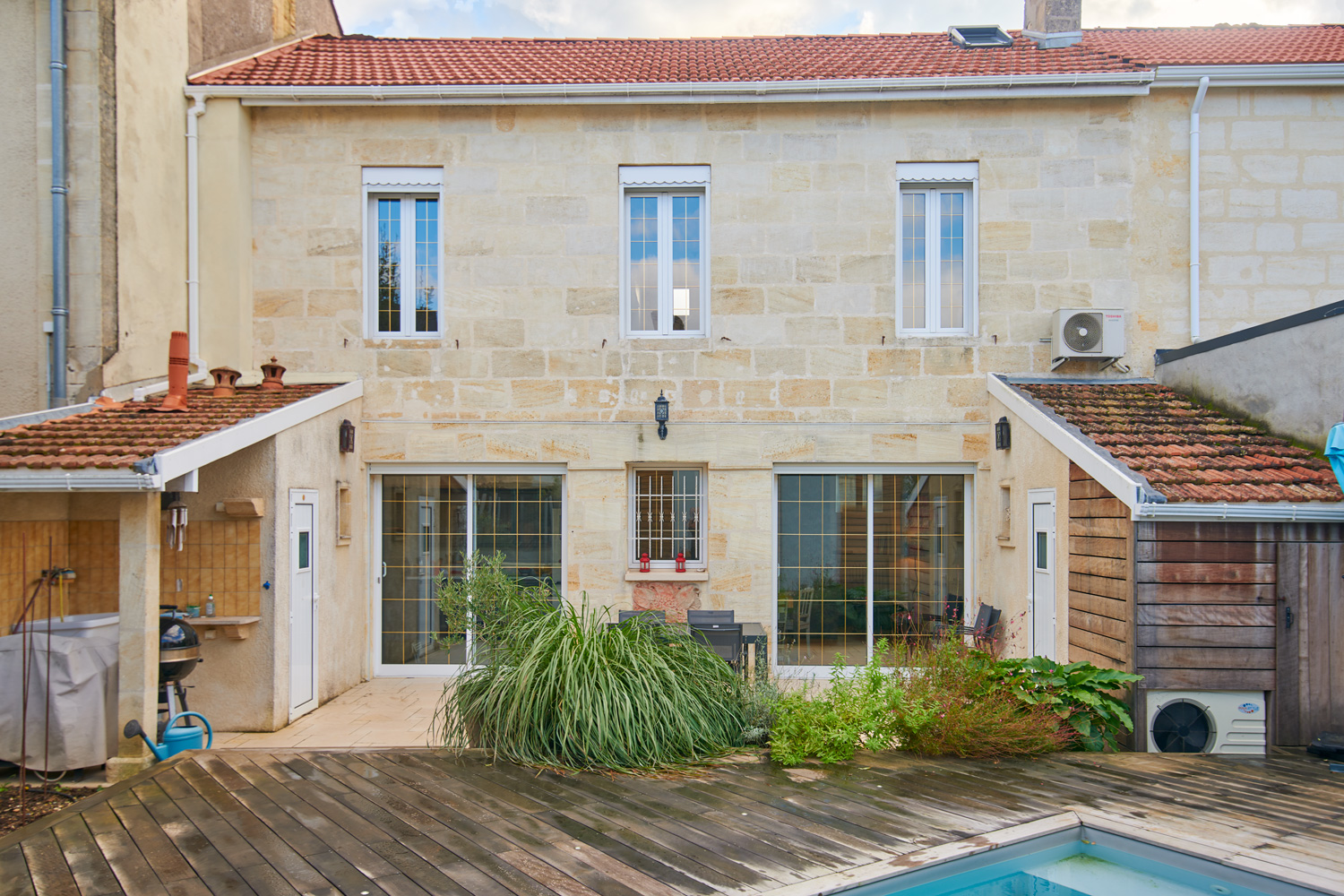 BEGLES MAISON PIERRE 163 M2 PISCINE JARDIN GARAGE