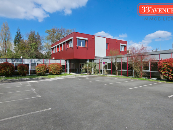 VILLENAVE D ORNON IMMEUBLE BUREAUX 800 M2 PARKING ASCENCEUR