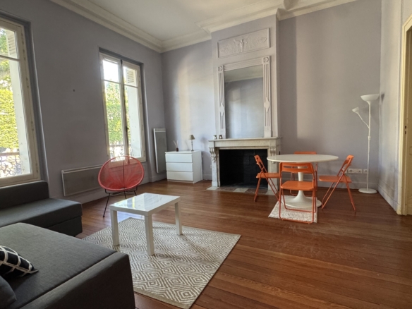 BORDEAUX BASTIDE BEL APPARTEMENT 35 M2 IMMEUBLE PIERRE